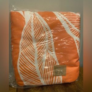 Summer & Rose Roundie towel *NWT*